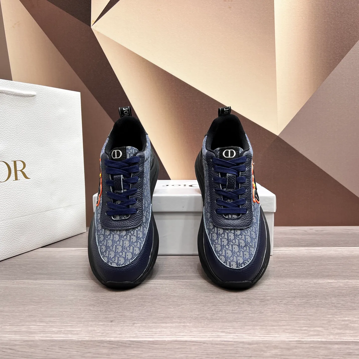 Factory price: 438💰Dior original quality.~ Unique modern style sneakers. 🏃A must-have casual shoe for trendy men😍😍 Imported cowhide fabric, sheepskin foot pads (refuse to discolor and grind feet) soles: Original soles specially provided by the original factory, French lazy style design ⚠️Fit to the feet, original quality, super comfortable original soles. It’s like shooting the real thing🎬The real thing is better, high-quality sneakers, men’s shoe size: 38-44 (45 and 46 can be customized)